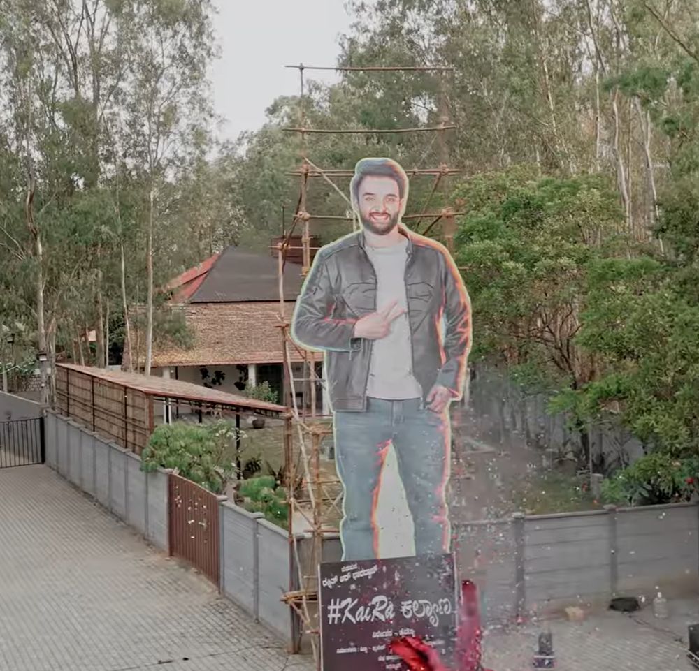 A 32-ft groom cutout