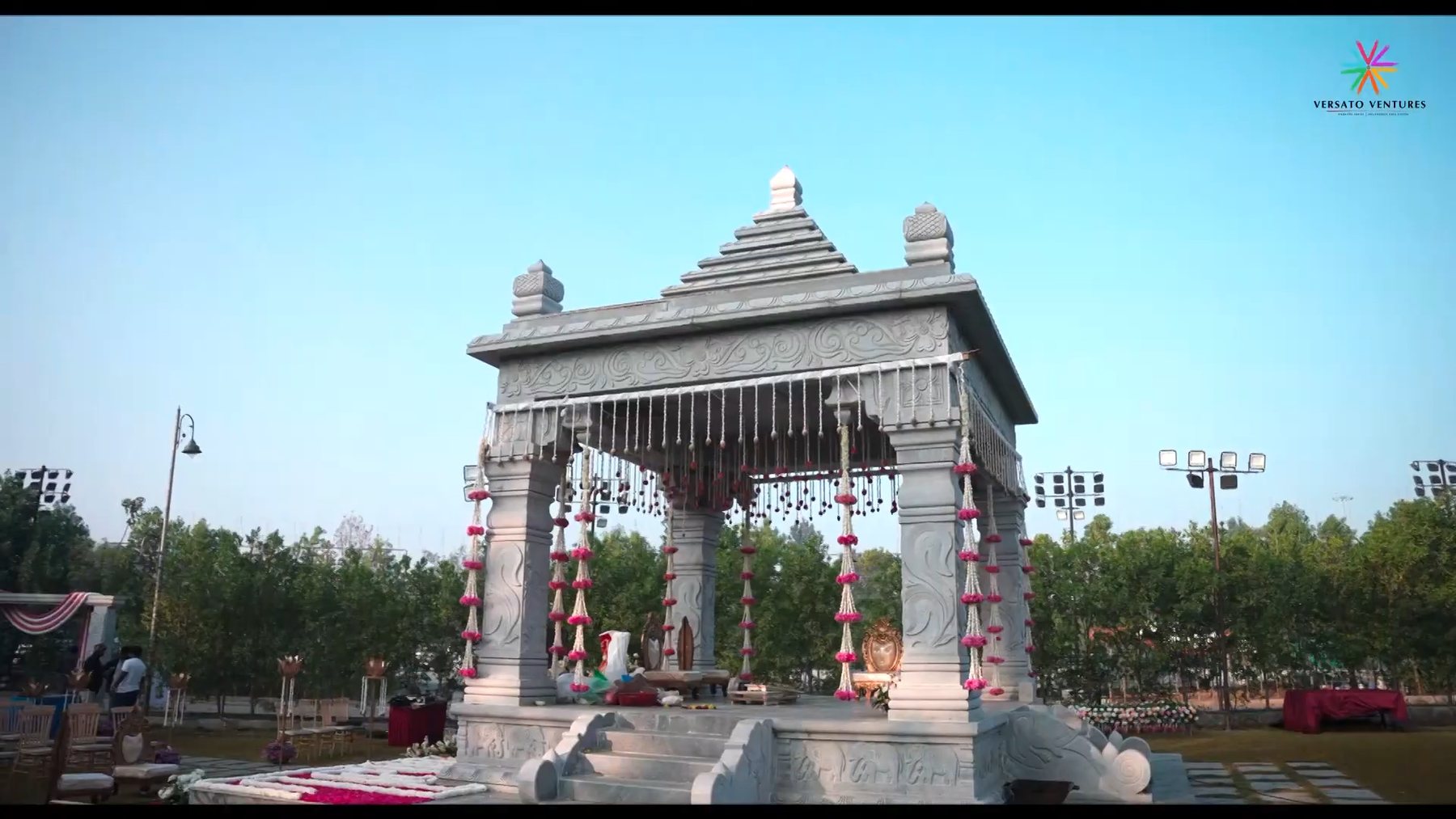 Versato Ventures couple at a temple pre-wedding shoot, Bengaluru